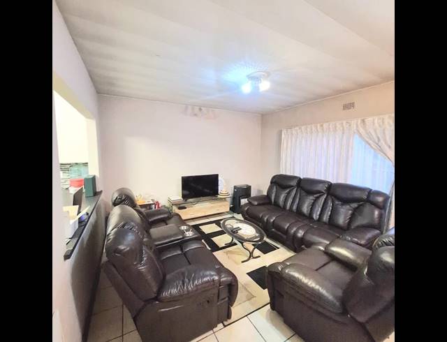 3 BEDROOM TOWNHOUSE FOR SALE IN BIRCHLEIGH